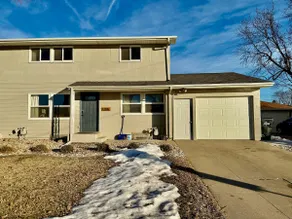 4BD Pet-Friendly Townhome • Fenced Yard • Garage - Image 4