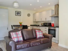 Oak -Apartment 4 - Image 2