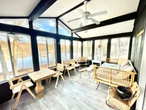 Secluded Lakefront Chalet•Firepit•Yard Dogfriendly - Image 4