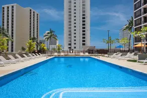 Airy condo w/ balcony near Waikiki Beach - Image 2