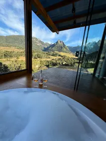 Cabin with bathtub overlooking Soldados Sebold - Image 4