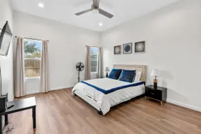 New Chic Mid-Century Modern 3BR Home in Central Mcallen perfect for getaway  - Image 4
