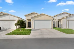 New Chic Mid-Century Modern 3BR Home in Central Mcallen perfect for getaway  - Image 2