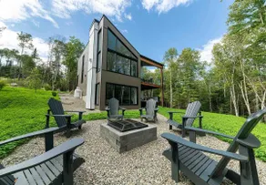Le Chic Repère 127: Hot Tub, Games & Covered Deck - Image 2