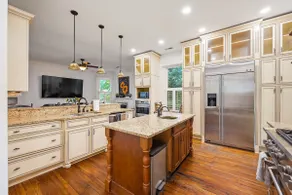 Modern Comfort + Historic Charm for Large Groups - Image 2