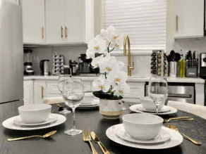 Luxury 3-BR - Parking - EV Charger - Walk to Metro - Image 3
