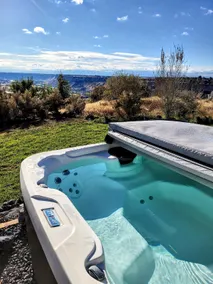 Rimview Haven: Hot Tub & access Waterfall Trail! - Image 4