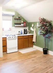 Cozy Second-Floor | Stylish & Comfortable Stay - Image 5