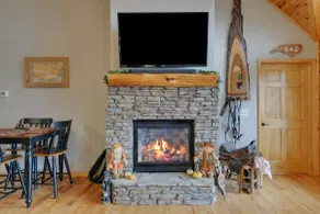 *Specials* Mountain View Cabin + Hot Tub! - Image 3