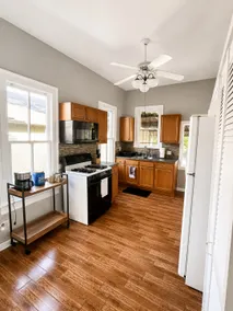 Charming space near dinning, parks, entertainment - Image 5