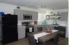 New! Upper Casita in North Peoria Suite #2 - Image 4