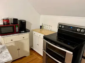 Cozy 2-BR Apt at North Andover with Pool & Parking - Image 5