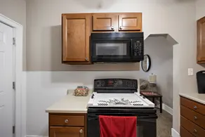 Plum Street Living ~ Cozy 1 Bedroom Apartment - Image 5