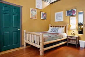 Huge 2 level LOFT with cabin Vibes in Downtown LA - Image 4