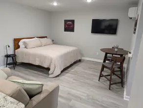 Studio 12 Spacious & Comfortable with a Bonus Room - Image 4