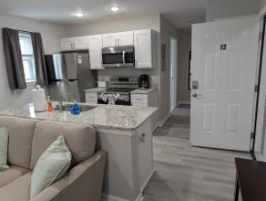 Studio 12 Spacious & Comfortable with a Bonus Room - Image 3