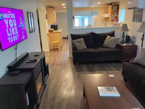 Home in Springfield with large yard and driveway - Image 3