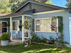Charming Rustic Retreat Near Airport & Midtown - Image 2