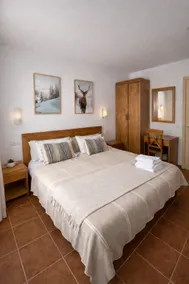 Mountain retreat with private terrace - Image 5