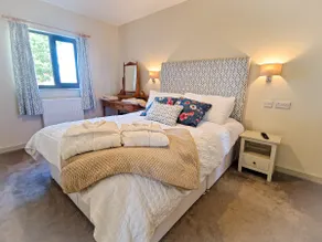 Cabin Retreat, with dog paddock and outdoor bath - Image 4