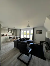 King bed and lake views, 2 bedroom apartment - Image 2