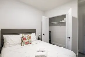 Cozy Two bedroom suite, 10mins from the Airport and major Edmonton Shopping mall - Image 5