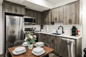 Cozy Two bedroom suite, 10mins from the Airport and major Edmonton Shopping mall - Image 2