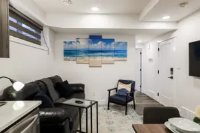 Cozy Two bedroom suite, 10mins from the Airport and major Edmonton Shopping mall - Image 3