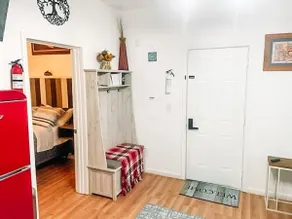 Cozy 1BR Apt - heart of historic downtown Sycamore - Image 2