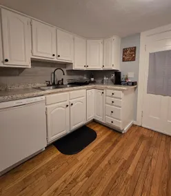 Clean & Cozy 2BR Across from Quinsigamond Lake - Image 3