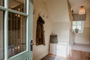 Cosy Garden Cottage w/ hot tub, castle & sea views - Image 3