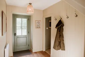 Cosy Garden Cottage w/ hot tub, castle & sea views - Image 2