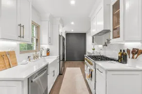 Fairview Luxury Oasis - Image 4