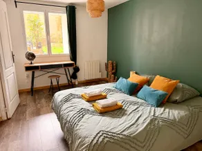Peaceful apartment with garden - Image 5