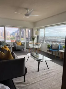Retro, 5-Star Harbour View,Free Parking, SuperHost - Image 3