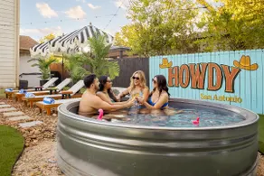 Backyard Oasis Pool Hot Tub Mini Golf 18 Guests - Image 4