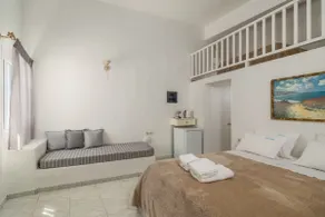 Traditional island Room in Adamas - MIlos island - Image 2