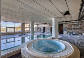 Apt Plaza Maribel access Tracks Pool Parking - Image 2