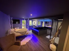 Private Spa Suite & XXL Jacuzzi in Châtenois - Image 3