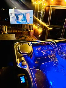 Fun game-room suite with hot tub & optional Yurt - Image 3