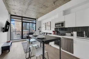 Executive & Industrial 1Bed • City Views • Central - Image 4