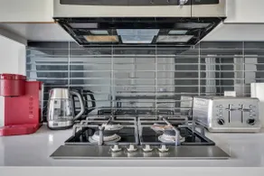 Executive & Industrial 1Bed • City Views • Central - Image 5
