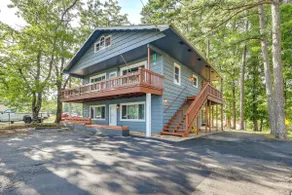 4 Mi to Dtwn! Ozarks Hideaway w/ Furnished Deck - Image 3