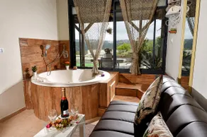 Tzameret Cabins - Cabin with Jacuzzi & Heated Pool - Image 2