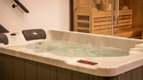 Luxury Suite with Jacuzzi & Hammam - Image 4
