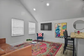 Montgomery Street Hideaway - Image 2