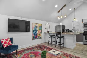 Montgomery Street Hideaway - Image 5