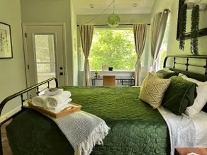 Amazing Views! Nature 3 Porches Wi-fi Secluded .5mi to downtown dine/shop - Image 2