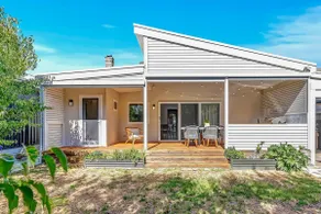 'Chimney Cottage' Family Gem where Beach meets Port - Image 4