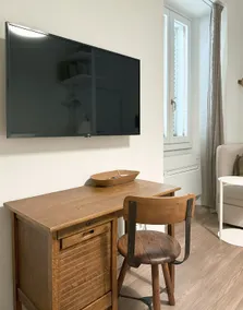 Suite in Historic Varenna, 2 Min Walk to Lake Como - Image 5